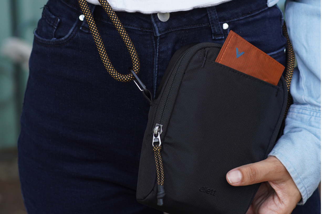 Which is Better, a Sling Pack or a Hip Pack?
