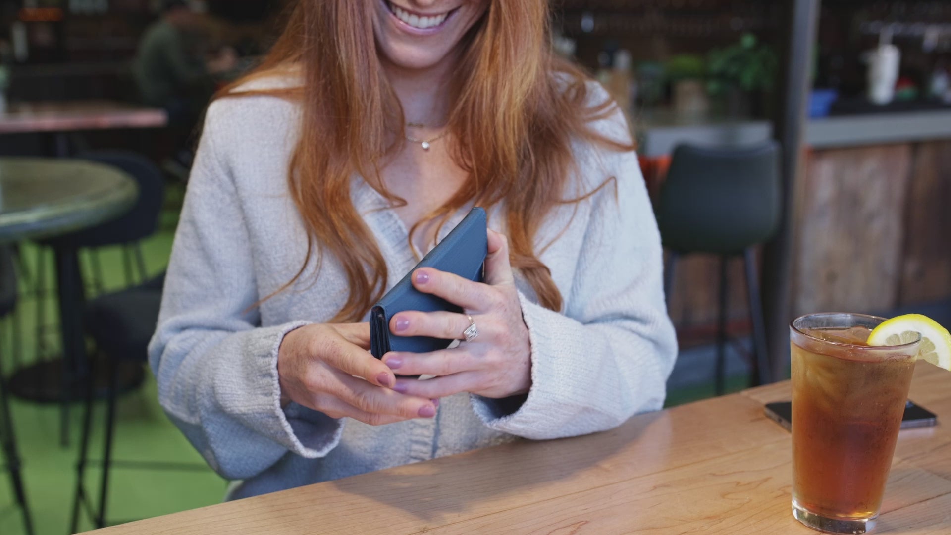 Nylon Envelope Wallet video indigo-blue mulberry potters-clay
