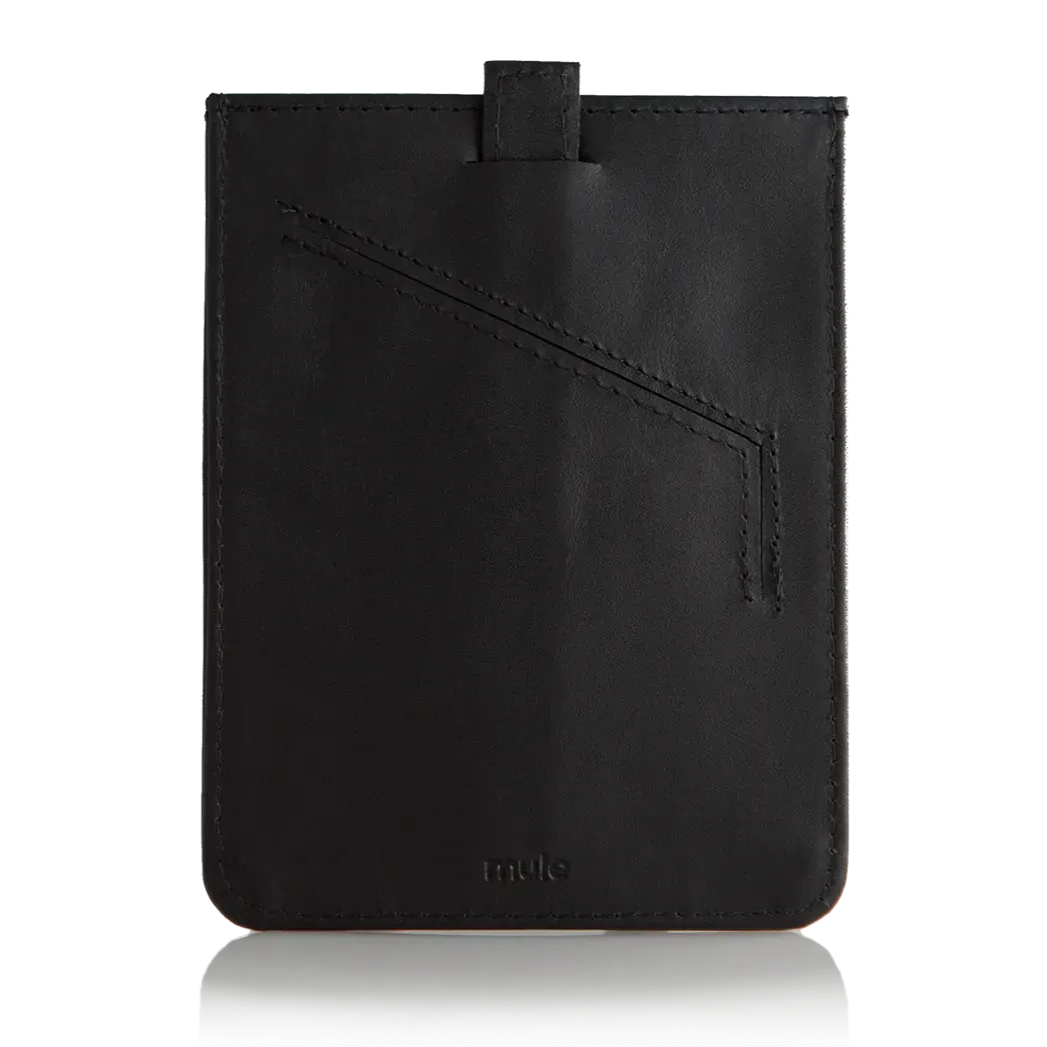 From the back, the black premium leather RFID blocking wayfinder travel wallet reveals a cleverly positioned pull tab at the upper part. Allett Wayfinder Leather Wallet - black