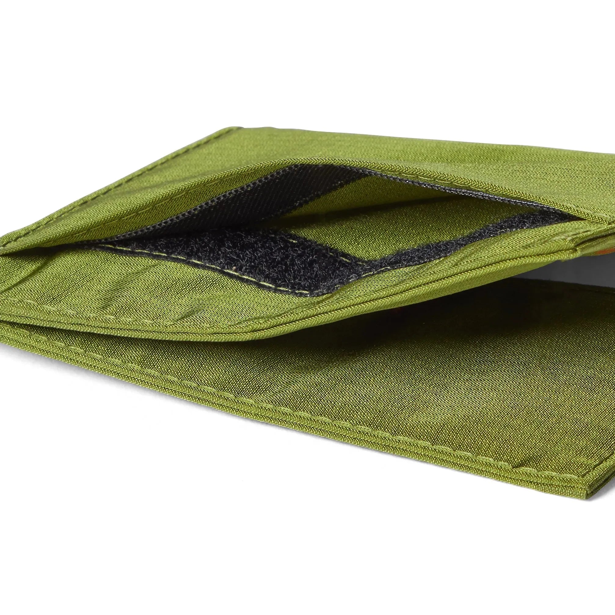 Magnified view of the velcro segment for securing coins on the outer part of the nylon cala green coin wallet. Allett Coin Wallet 2.0 RFID Nylon cala-green